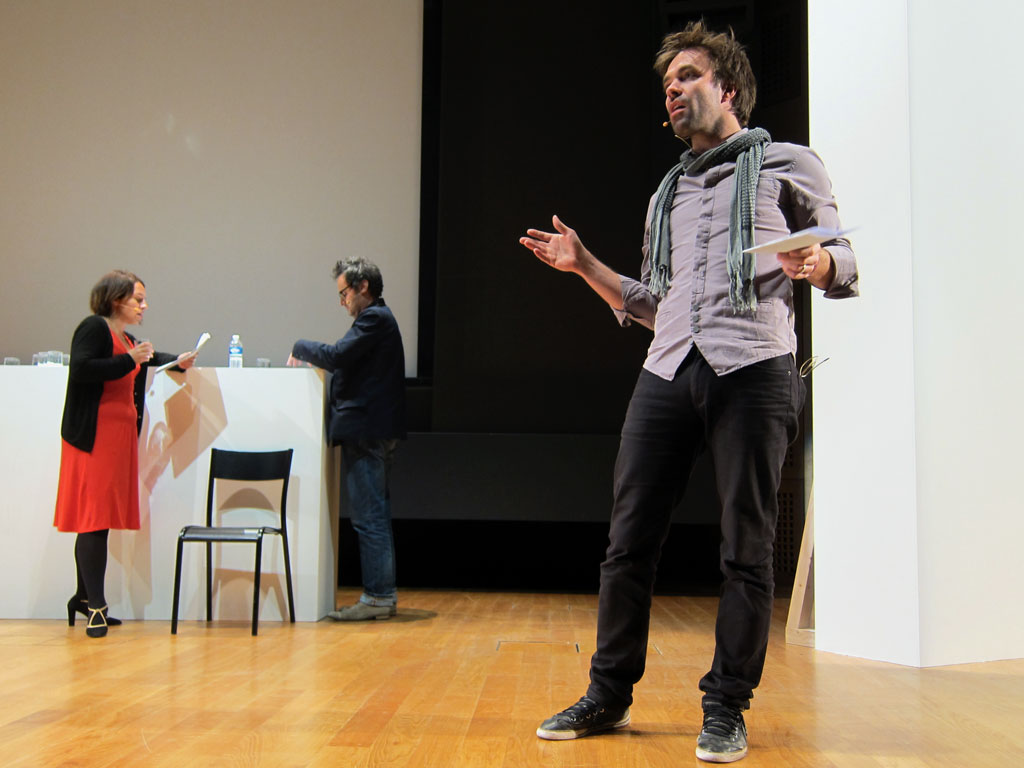 Claude Closky, 'Private View' (4), Yvonnick Muller as 'Richard', Valentina Fago as 'Barbara', Geoff Lowe as 'Les', Auditorium du Louvre, 21-10-2011. Photo J. de Bère